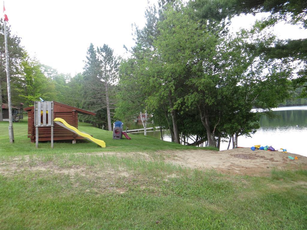 Bondi Village Cottage Resort Lake of Bays Buitenkant foto