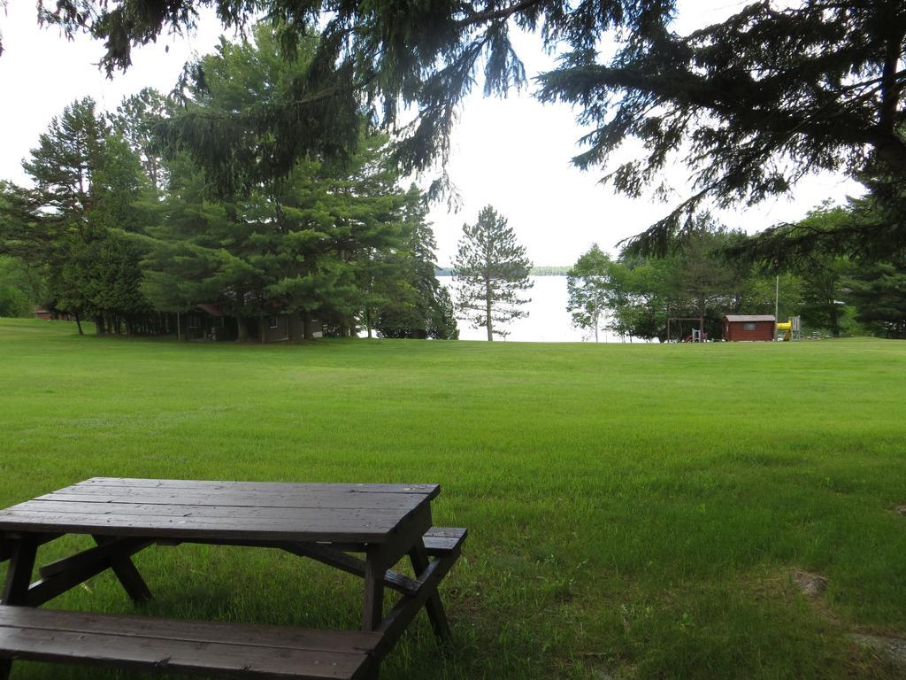 Bondi Village Cottage Resort Lake of Bays Buitenkant foto