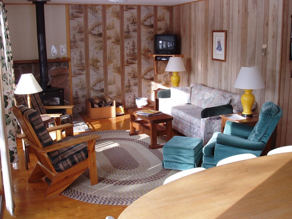 Bondi Village Cottage Resort Lake of Bays Buitenkant foto